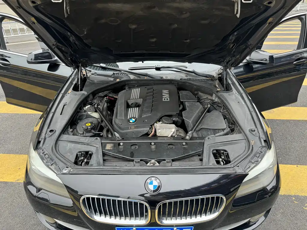BMW 5 Series 2011 — фото 16