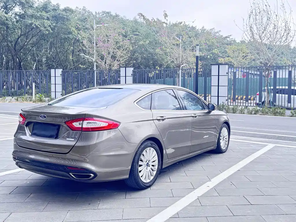 Ford Mondeo 2014 — фото 9