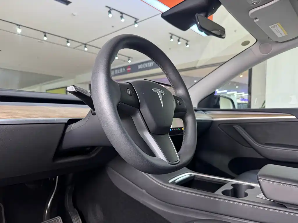 Tesla Model Y 2022 — фото 12