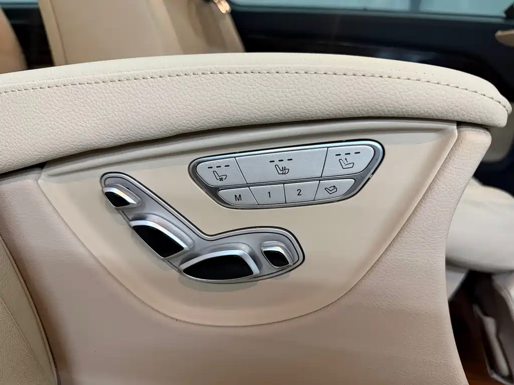 Mercedes-Benz V-Class 2020 — фото 11