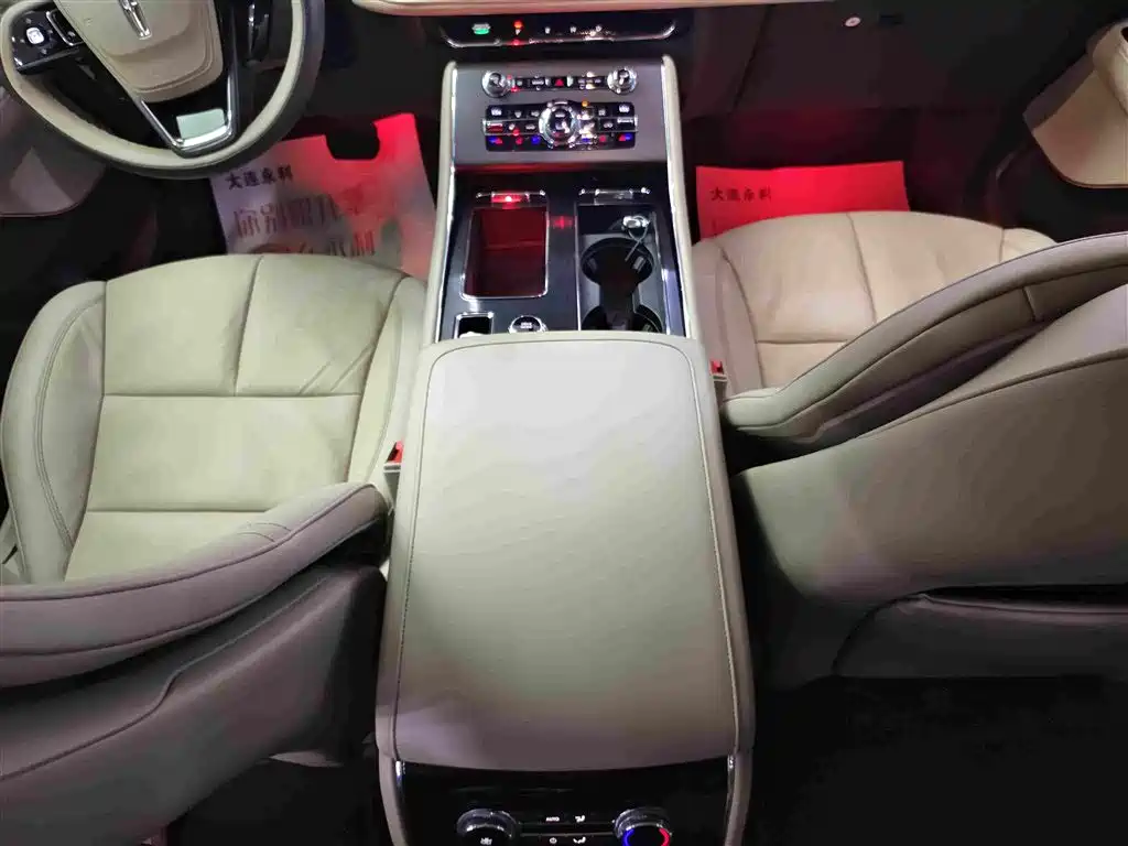 Lincoln Aviator 2020 — фото 15