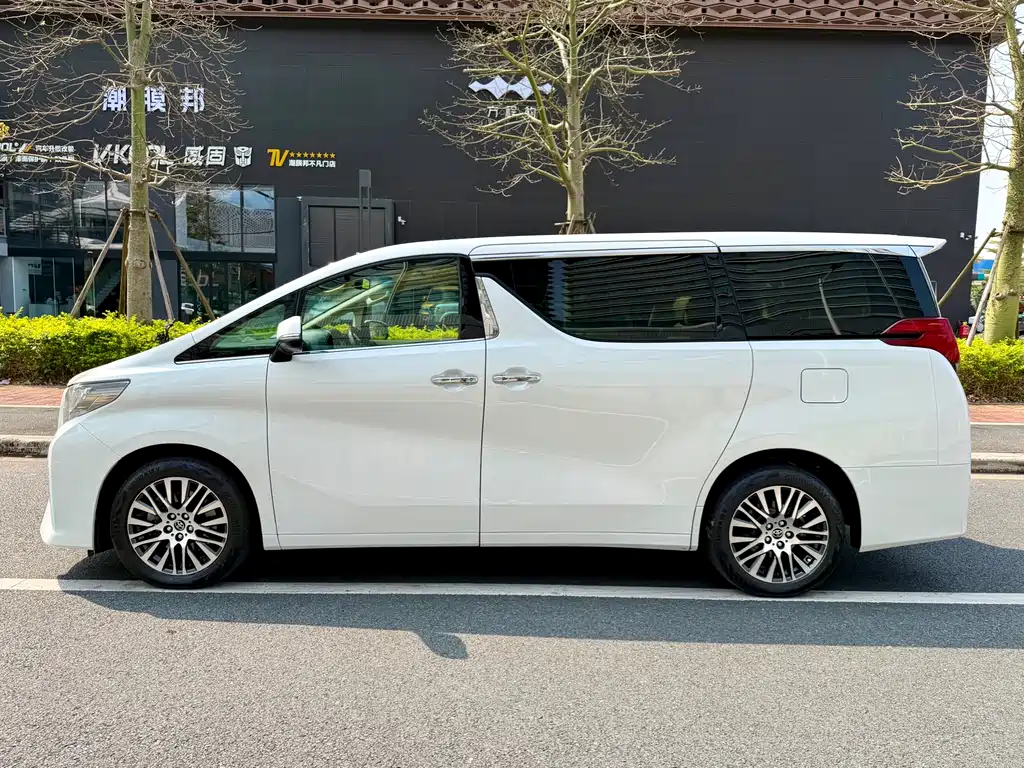 Toyota Alphard 2017 — фото 8