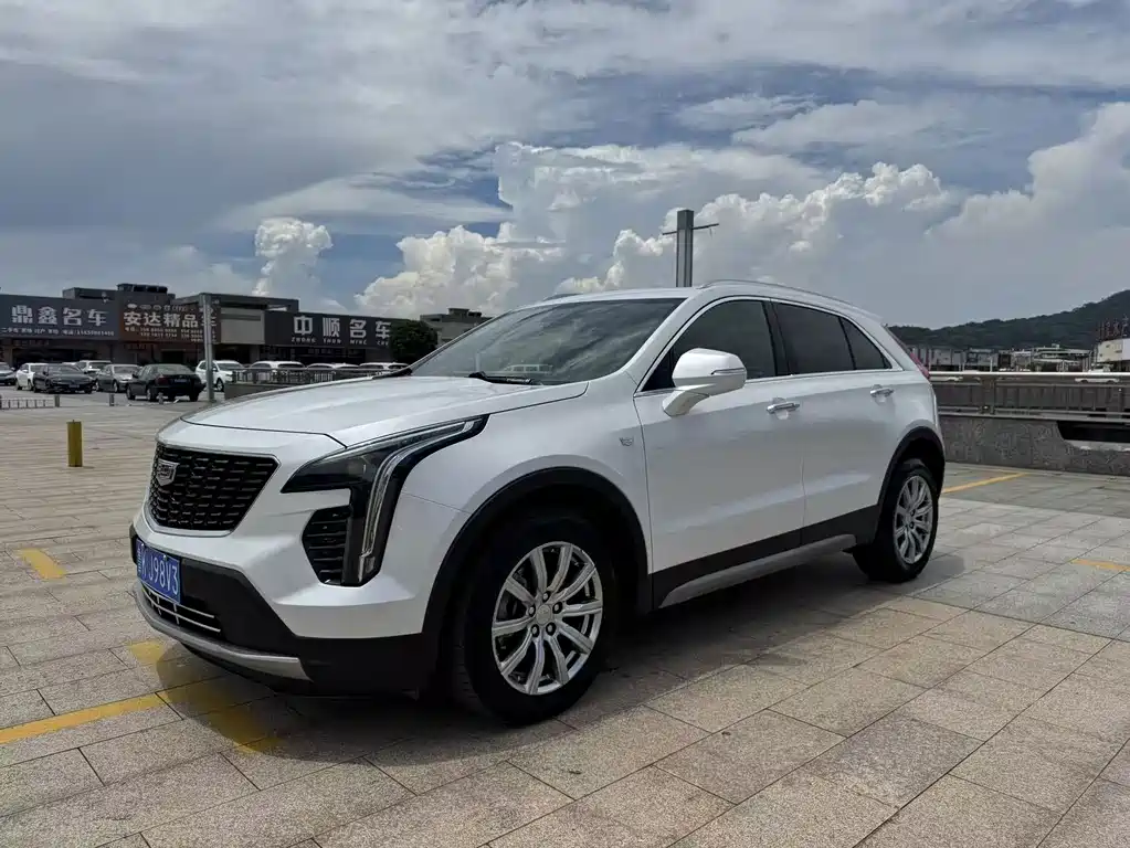 Cadillac XT4 2022 — фото 1