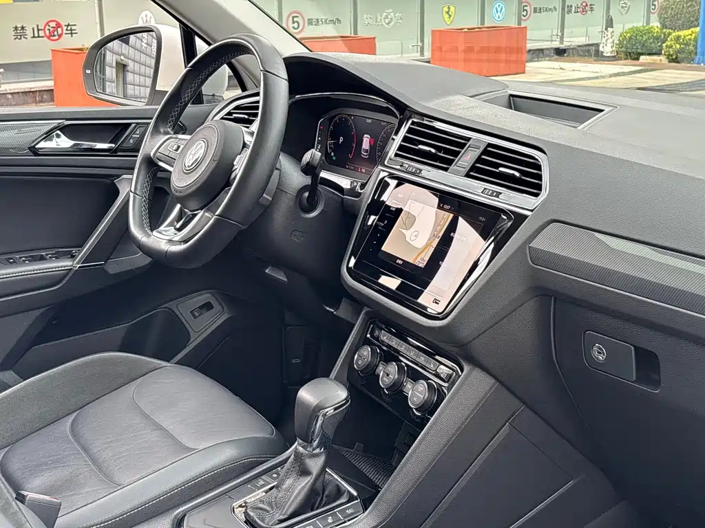 Volkswagen Tiguan L 2021 — фото 30