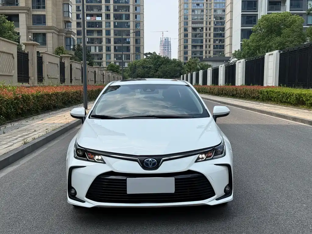 Toyota Corolla 2023 — фото 2