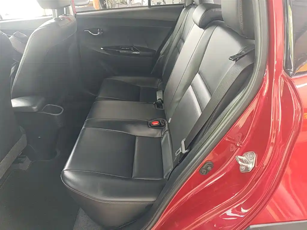 Toyota Yaris L 2021 — фото 17