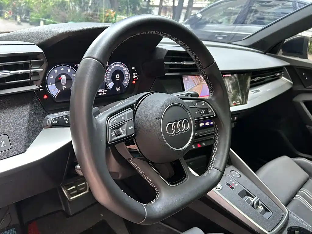 Audi A3 2023 — фото 11