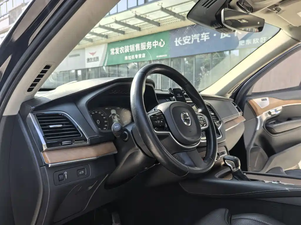 Volvo XC90 2017 — фото 15