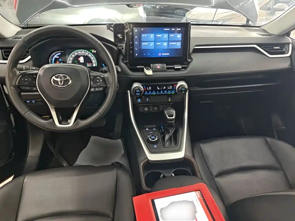 Toyota RAV4 2023 — фото 10