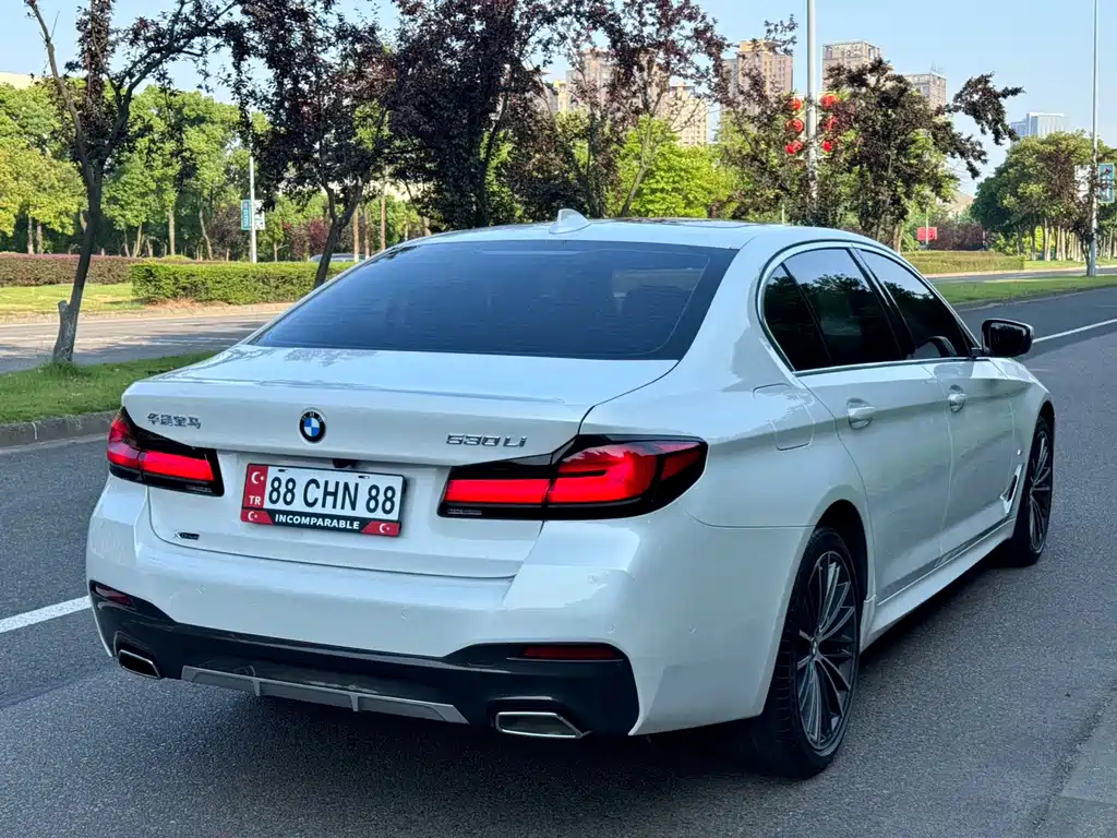 BMW 5 Series 2022 — фото 10