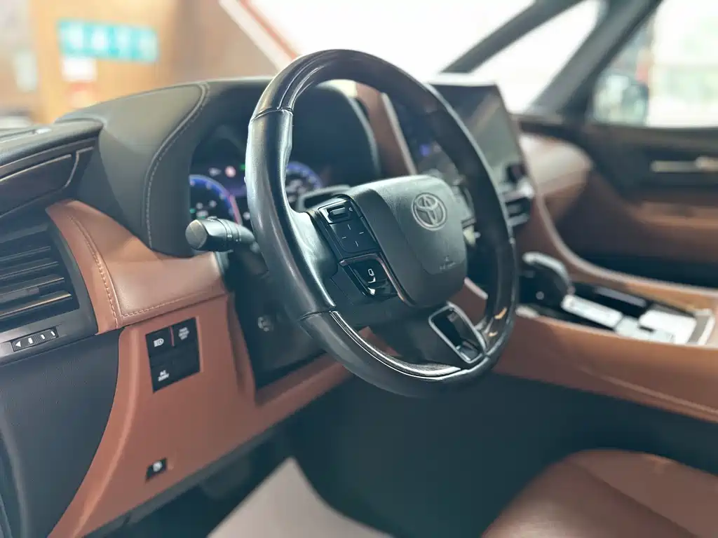 Toyota Alphard 2023 — фото 10