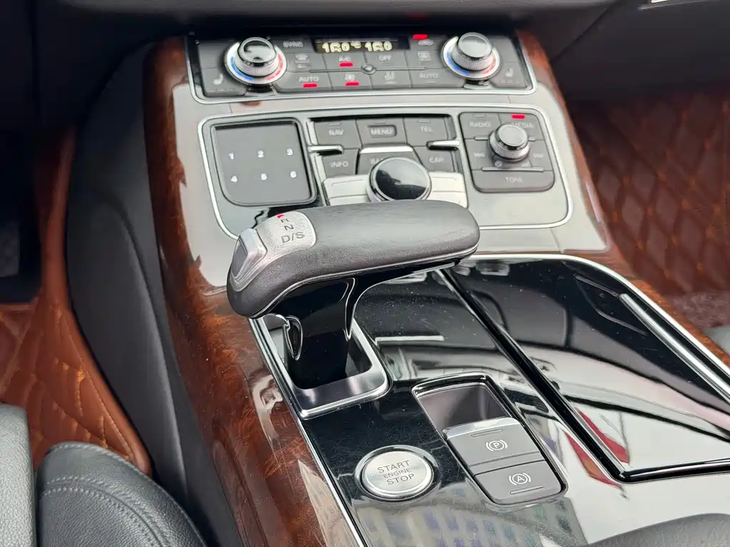 Audi A8 2015 — фото 14