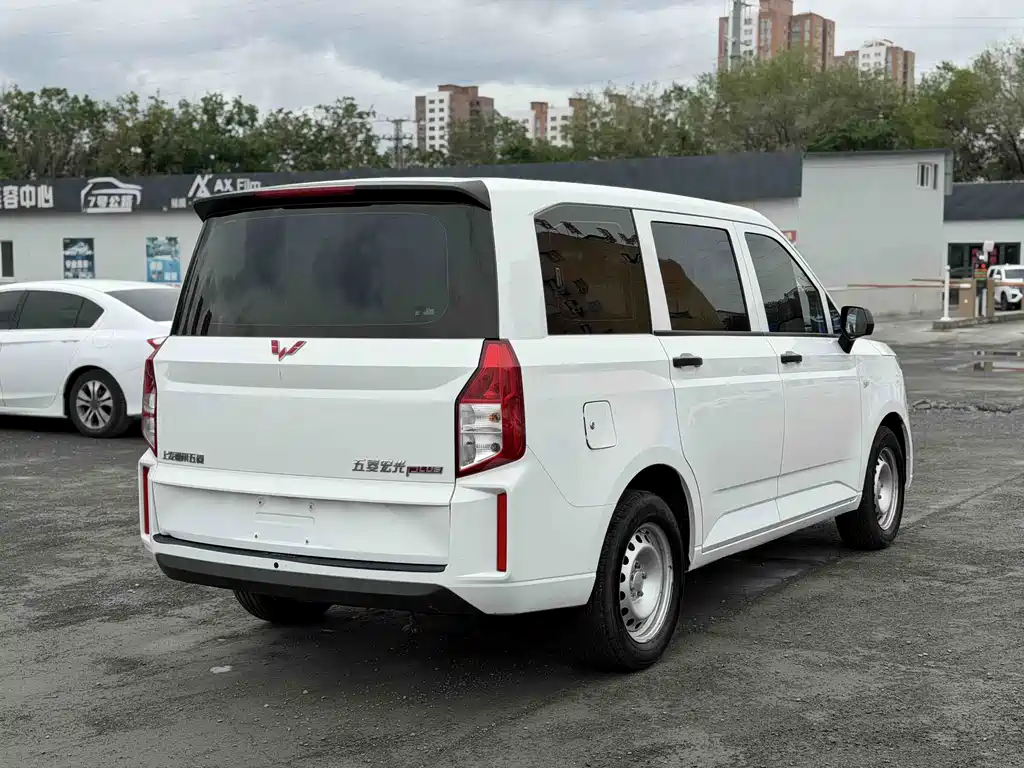 Wuling Hongguang PLUS 2023 — фото 9