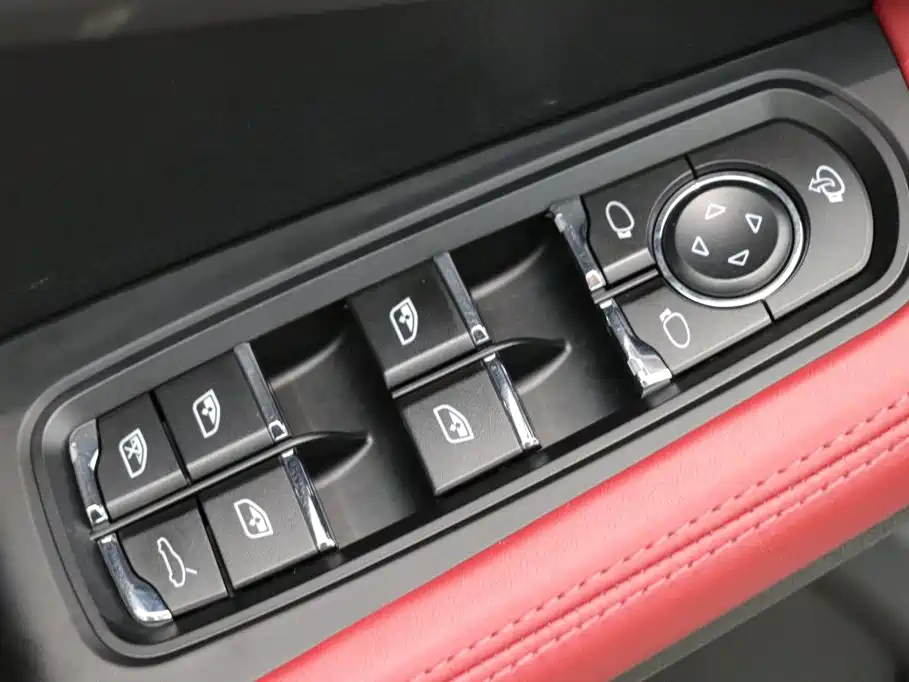 Porsche Macan 2023 — фото 12