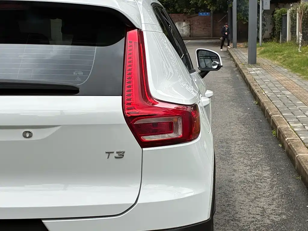 Volvo XC40 2021 — фото 8