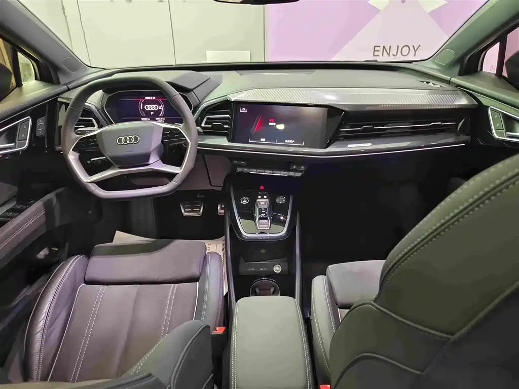 Audi Q4 E-Tron 2022 — фото 10