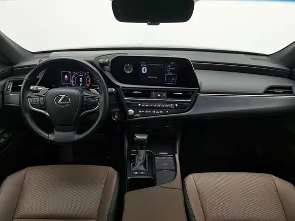 Lexus ES 2021