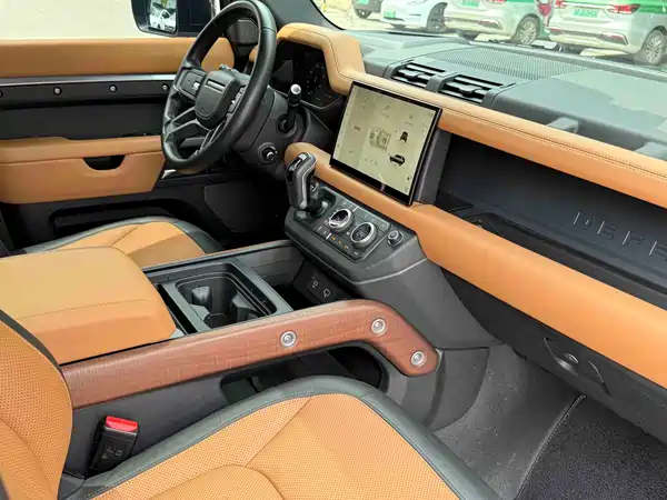 Land Rover Defender 2023
