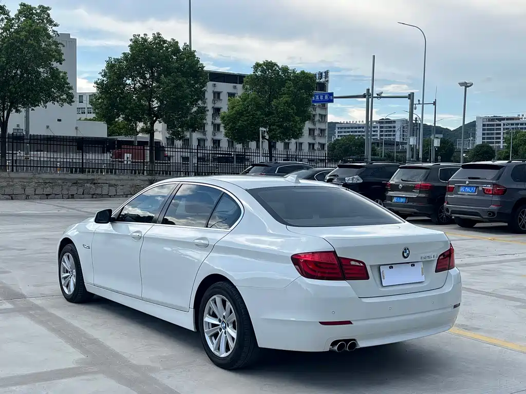 BMW 5 Series 2013 — фото 10
