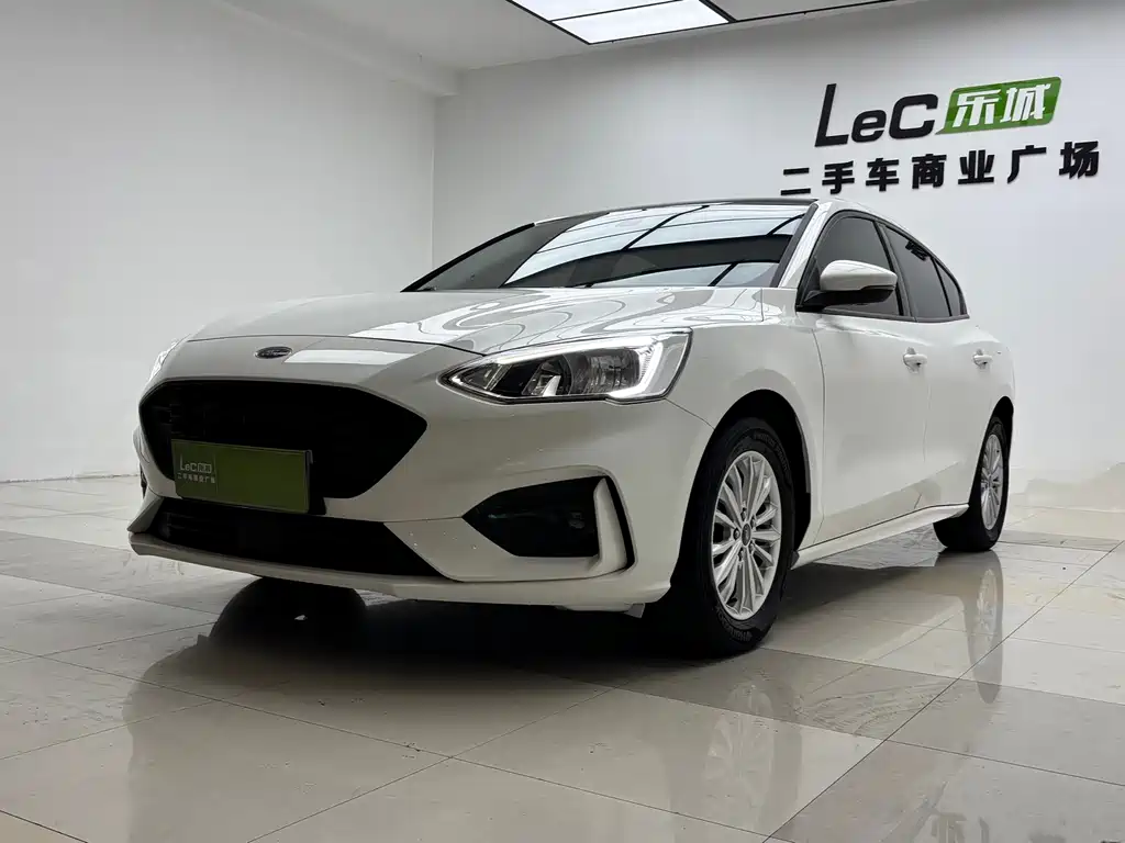 Ford Focus 2020 — фото 1
