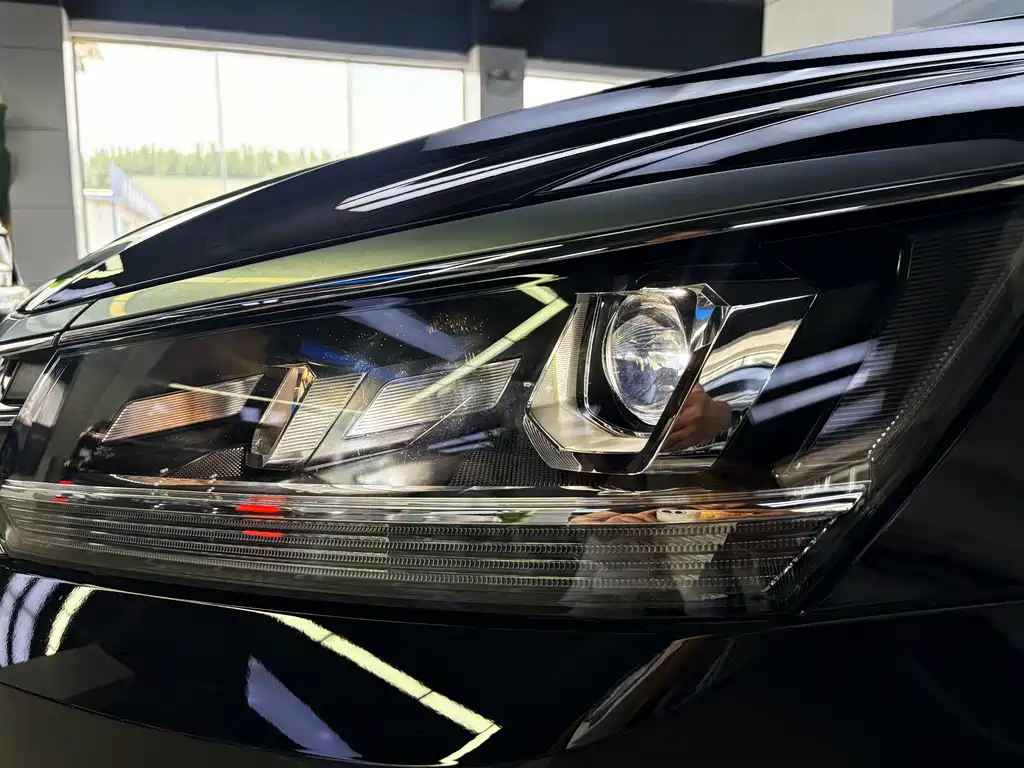Volkswagen Passat 2018 — фото 14