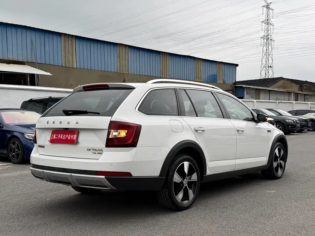 Skoda Octavia 2021 — фото 16
