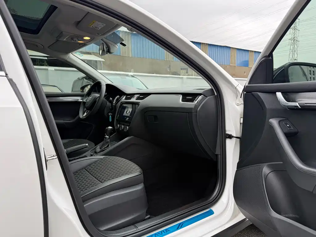 Skoda Octavia 2021 — фото 19