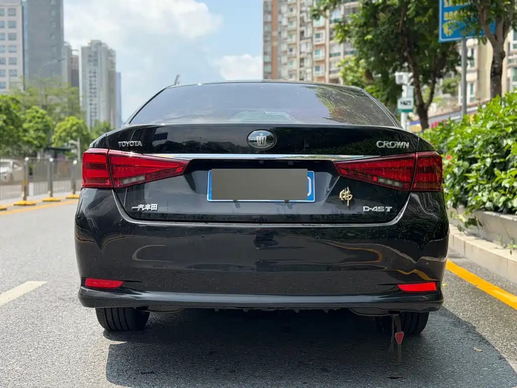 Toyota Crown 2017 — фото 13
