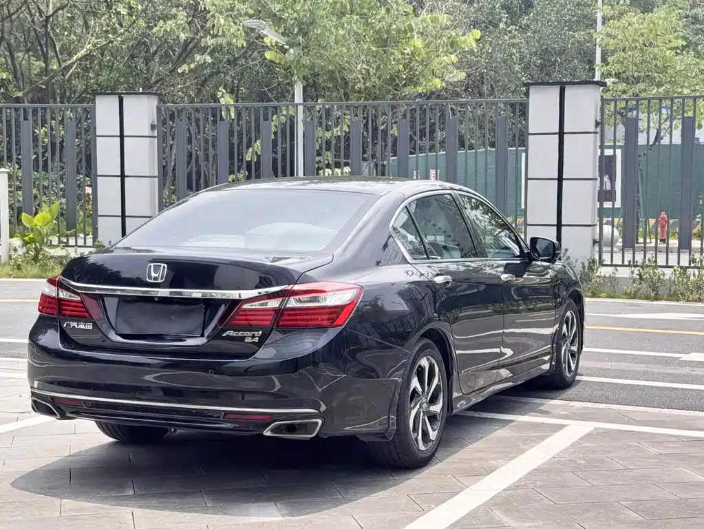 Honda Accord 2016 — фото 9