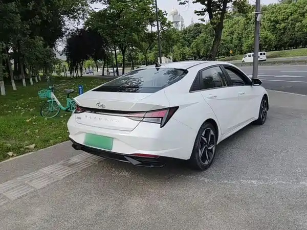 Hyundai Elantra 2022