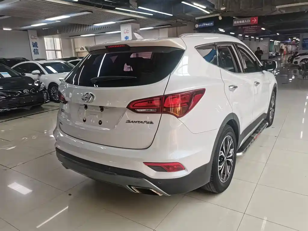 Hyundai Santa Fe 2017 — фото 9