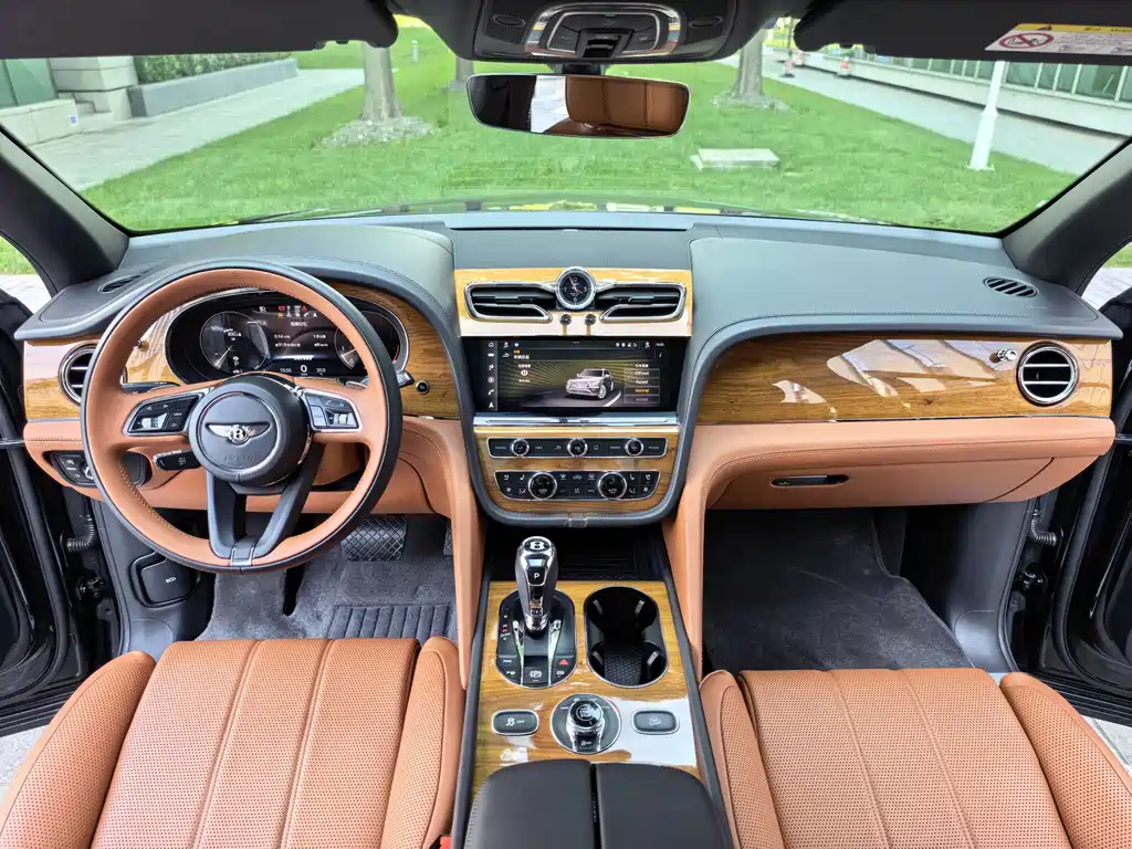 Bentley Bentayga 2021 — фото 15