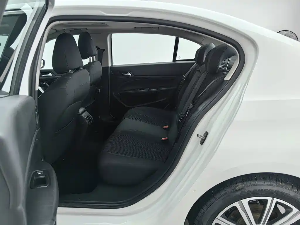 Peugeot 408 2016 — фото 15