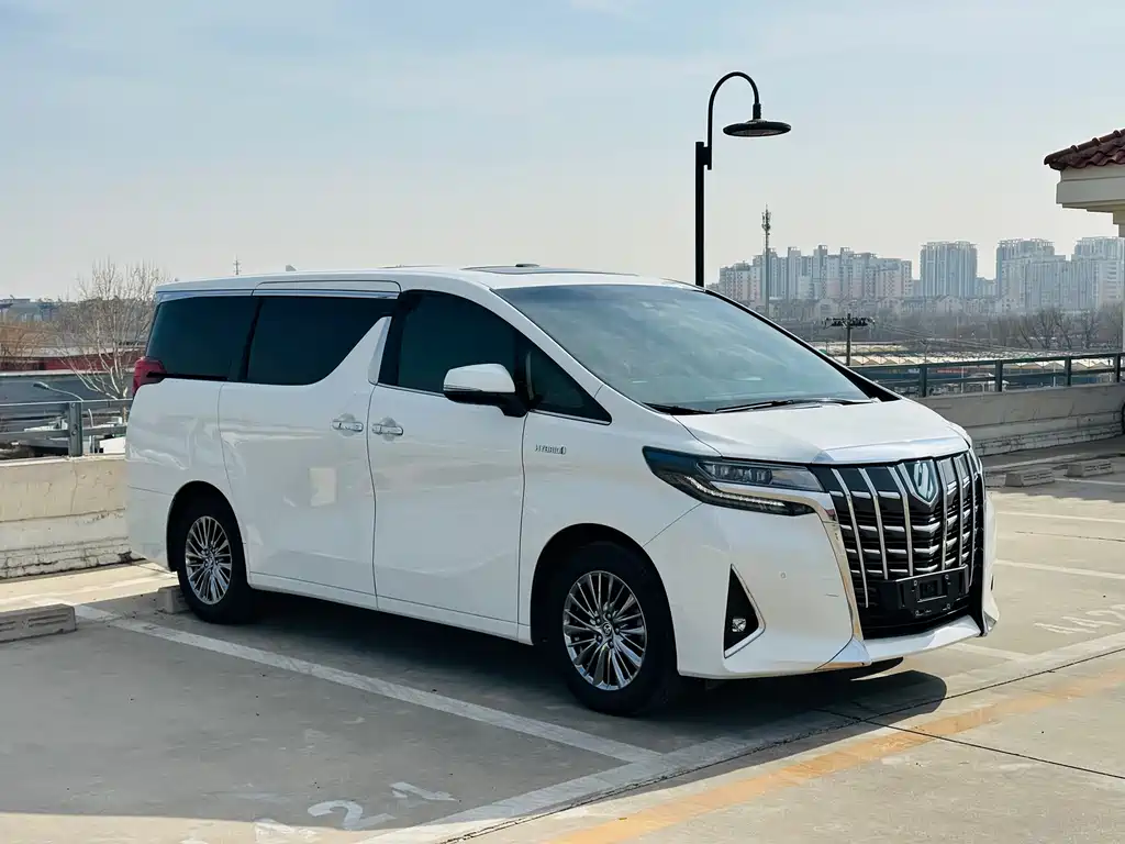 Toyota Alphard 2023 — фото 3