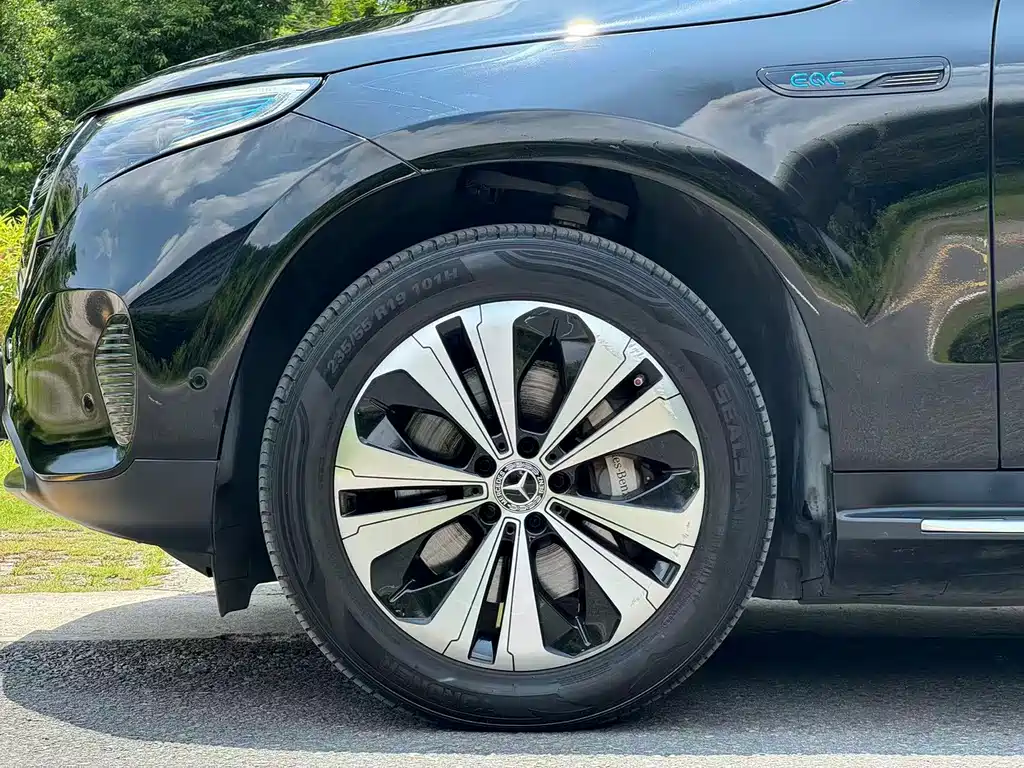 Mercedes-Benz EQC 2022 — фото 13