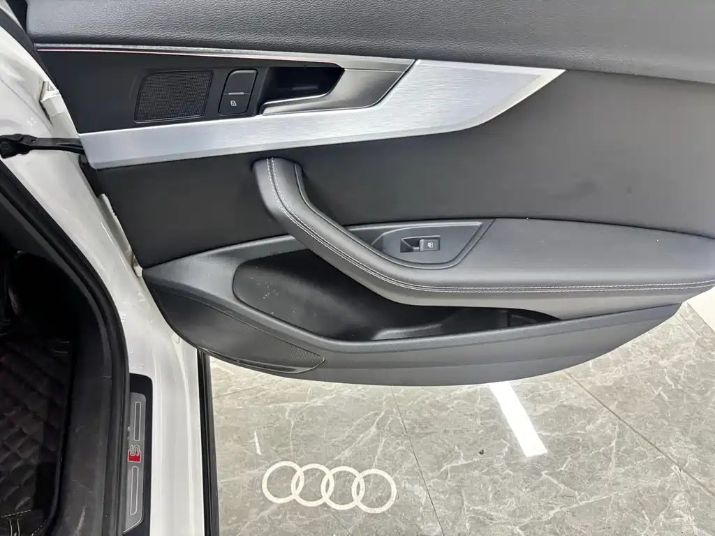 Audi A4L 2023 — фото 18