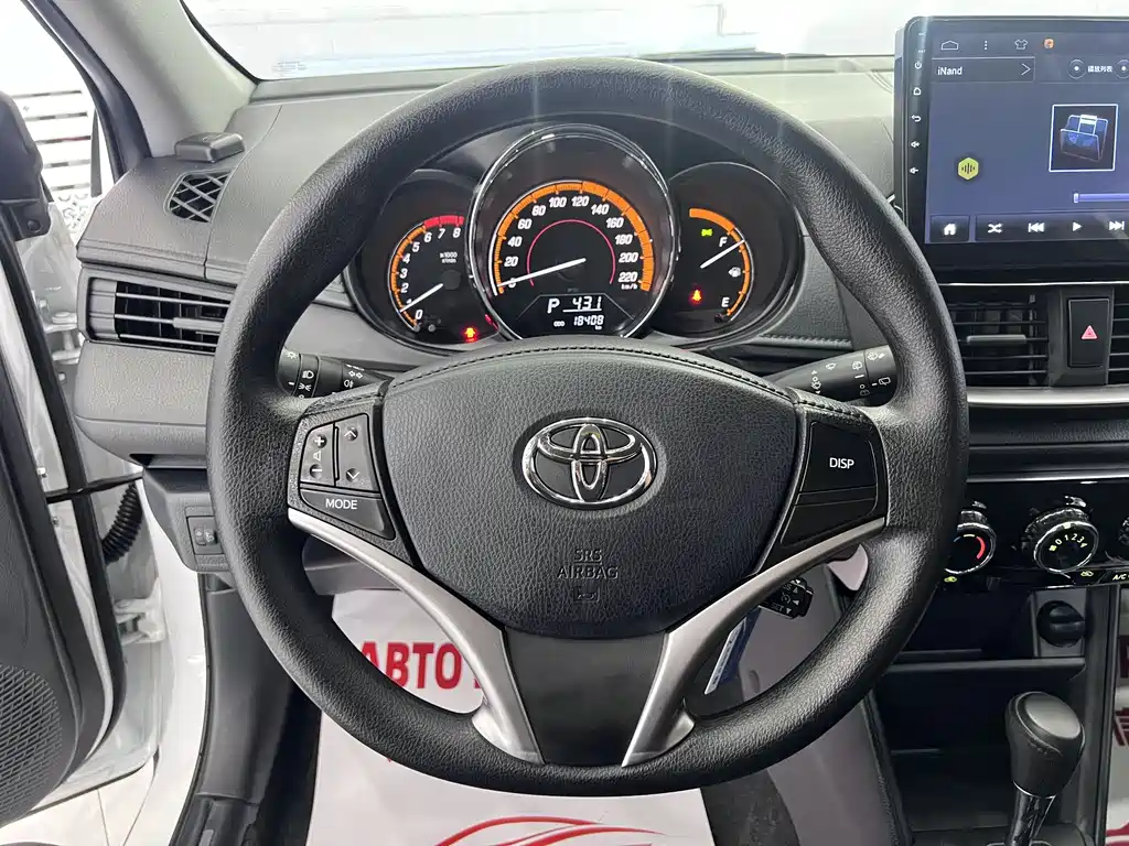 Toyota Yaris L 2022 — фото 9