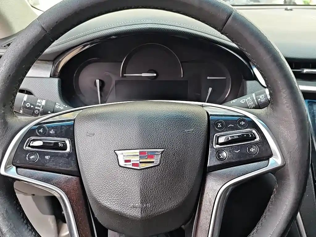 Cadillac XTS 2019 — фото 16