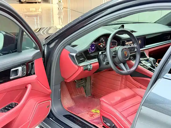 Porsche Panamera 2023
