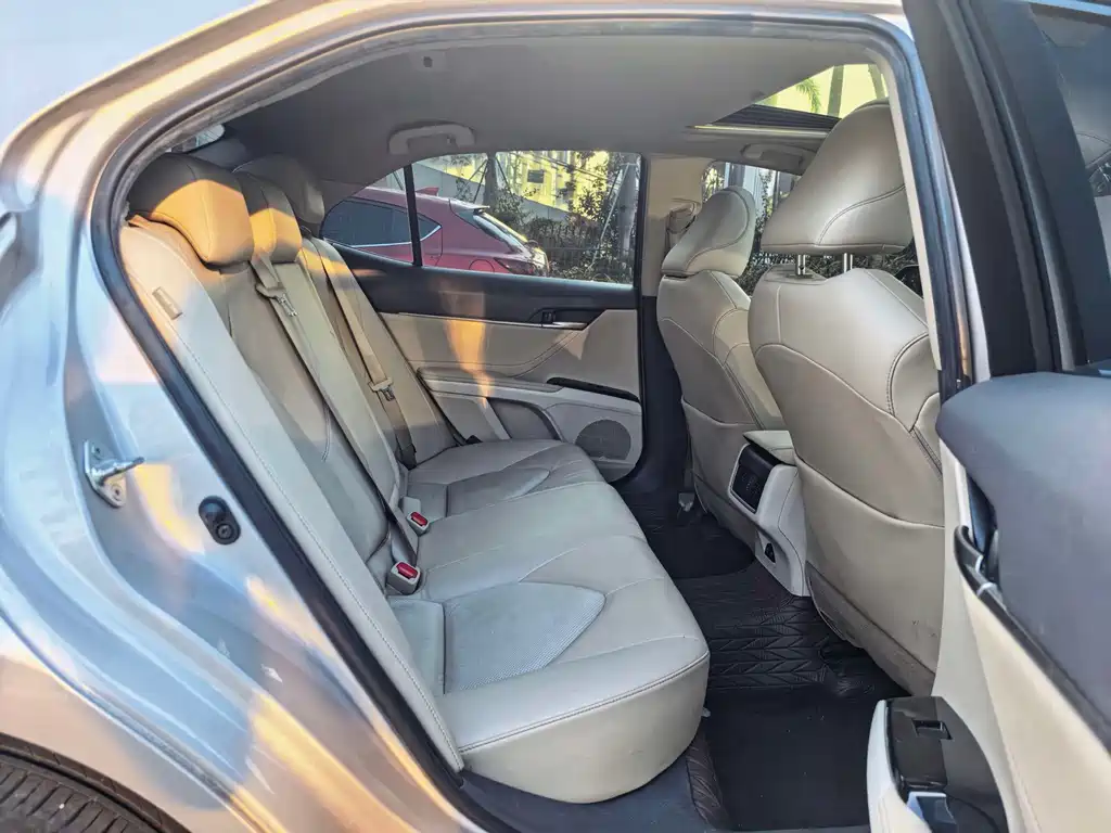 Toyota Camry 2022 — фото 10
