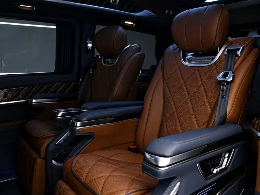 Mercedes-Benz V-Class 2023 — фото 14