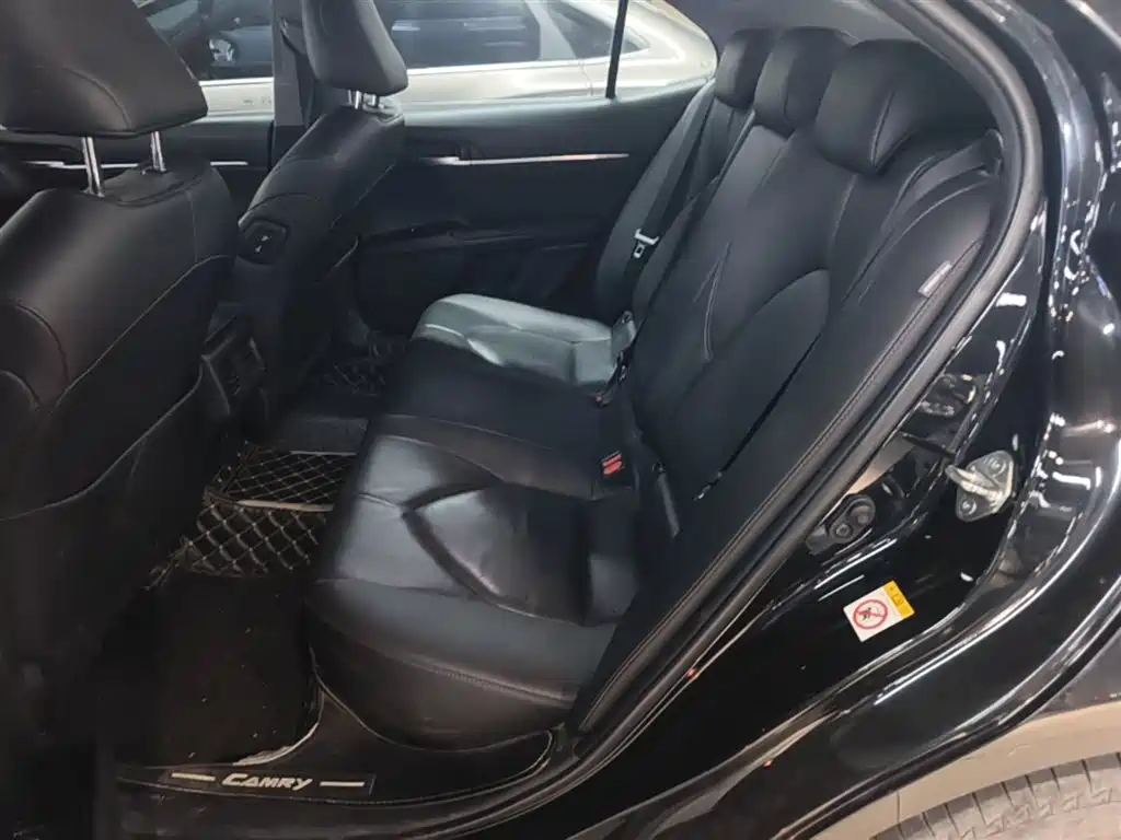 Toyota Camry 2018 — фото 17
