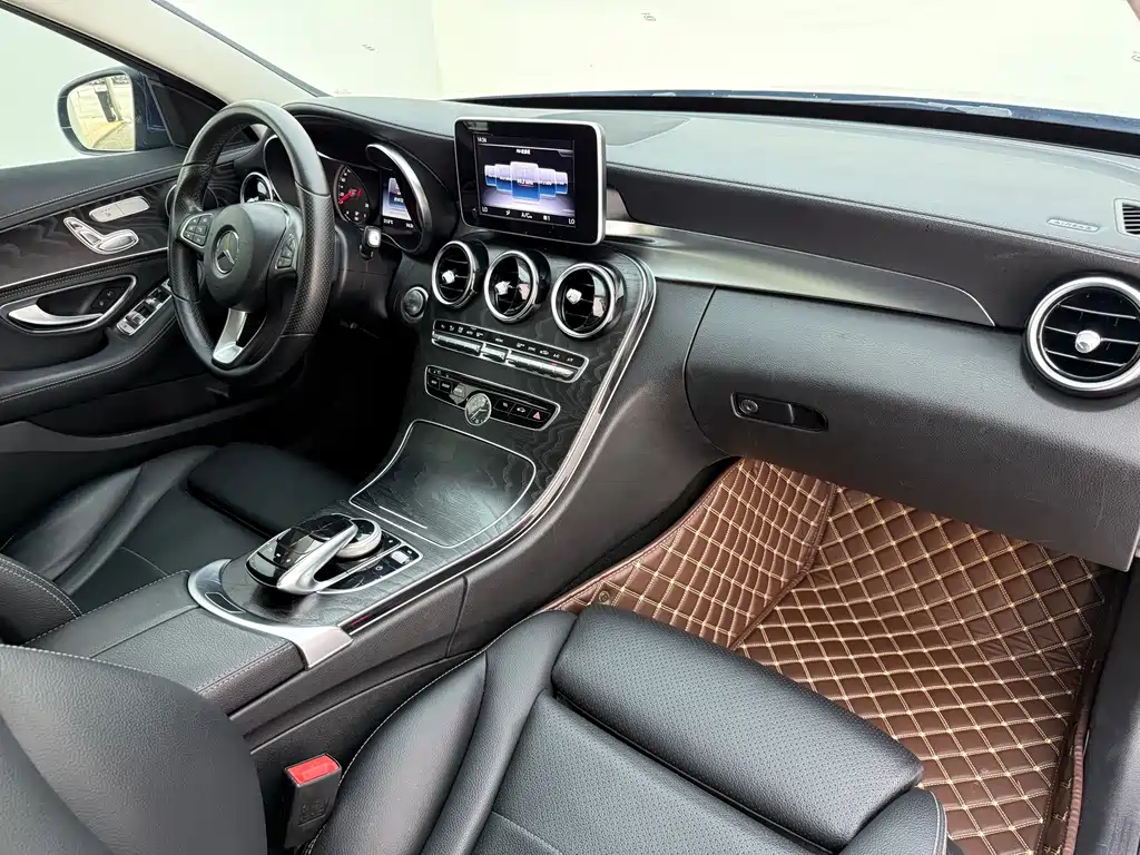 Mercedes-Benz C-Class 2018 — фото 15