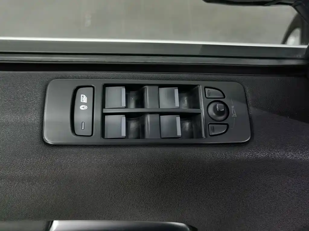 Land Rover Discovery Sport 2019 — фото 9