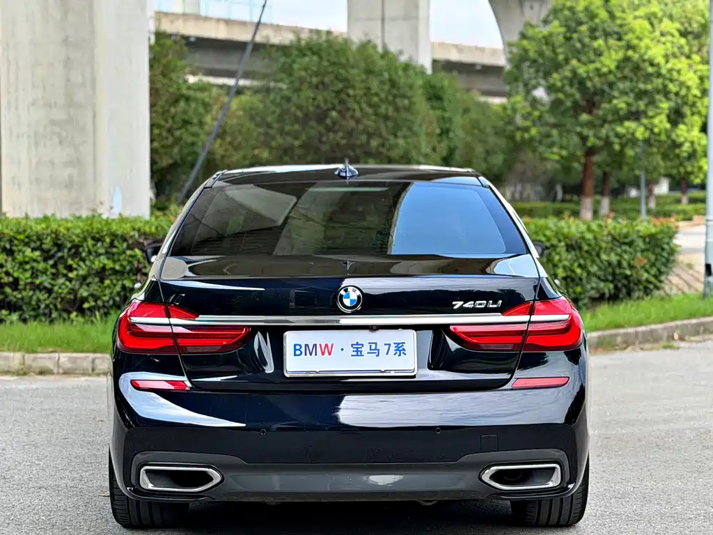 BMW 7 Series 2017 — фото 16