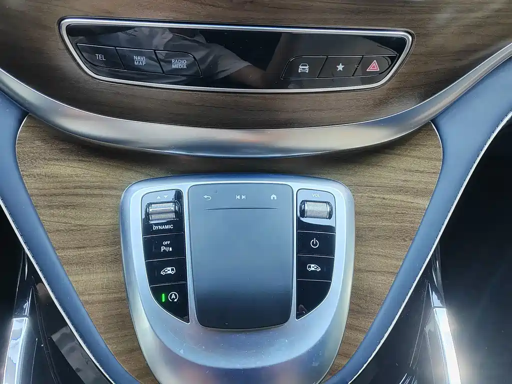 Mercedes-Benz V-Class 2022 — фото 15