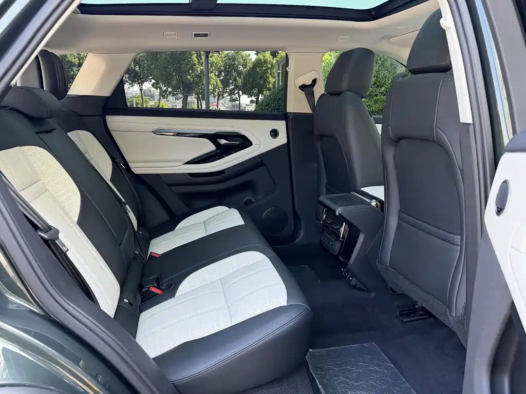 Land Rover Range Rover Evoque 2022 — фото 15