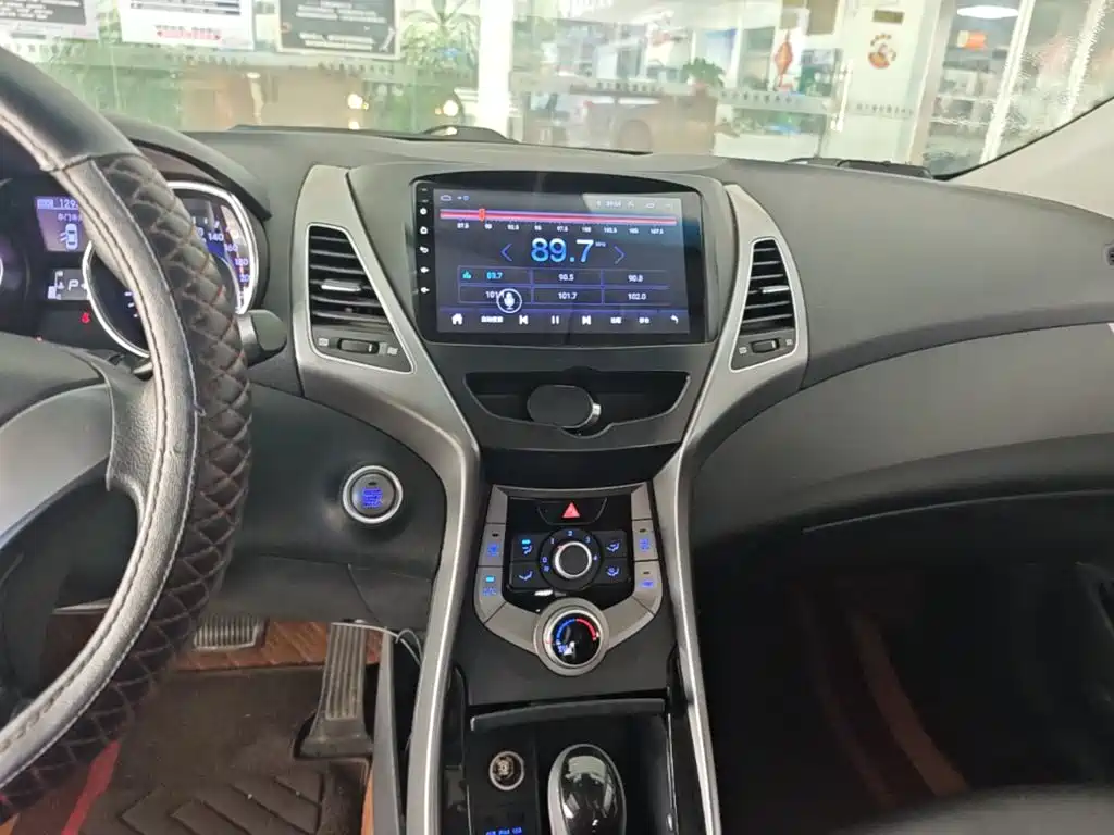 Hyundai Elantra Langdong 2015 — фото 13