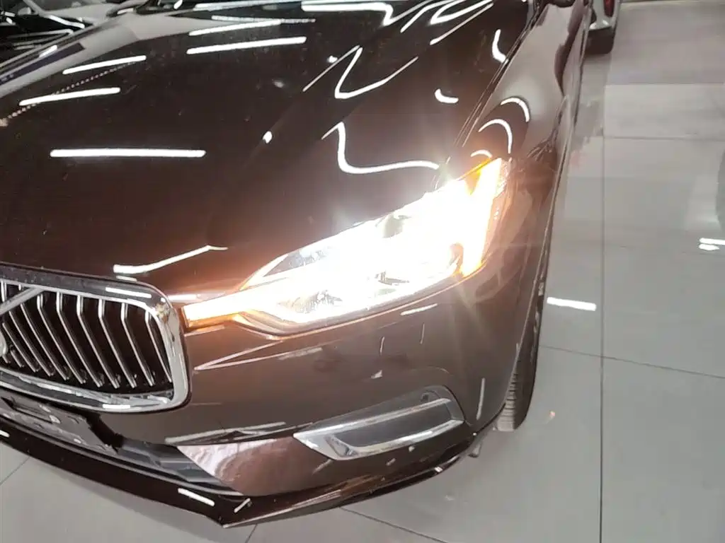 Volvo XC60 2020 — фото 24