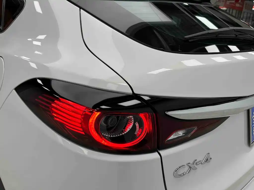Mazda CX-4 2023 — фото 17
